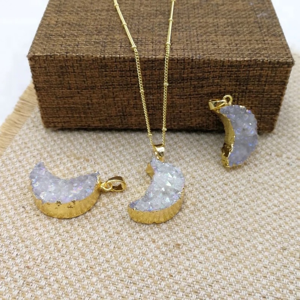 Natural crystal quartz druzy necklace🌙 - Picture 4 of 5